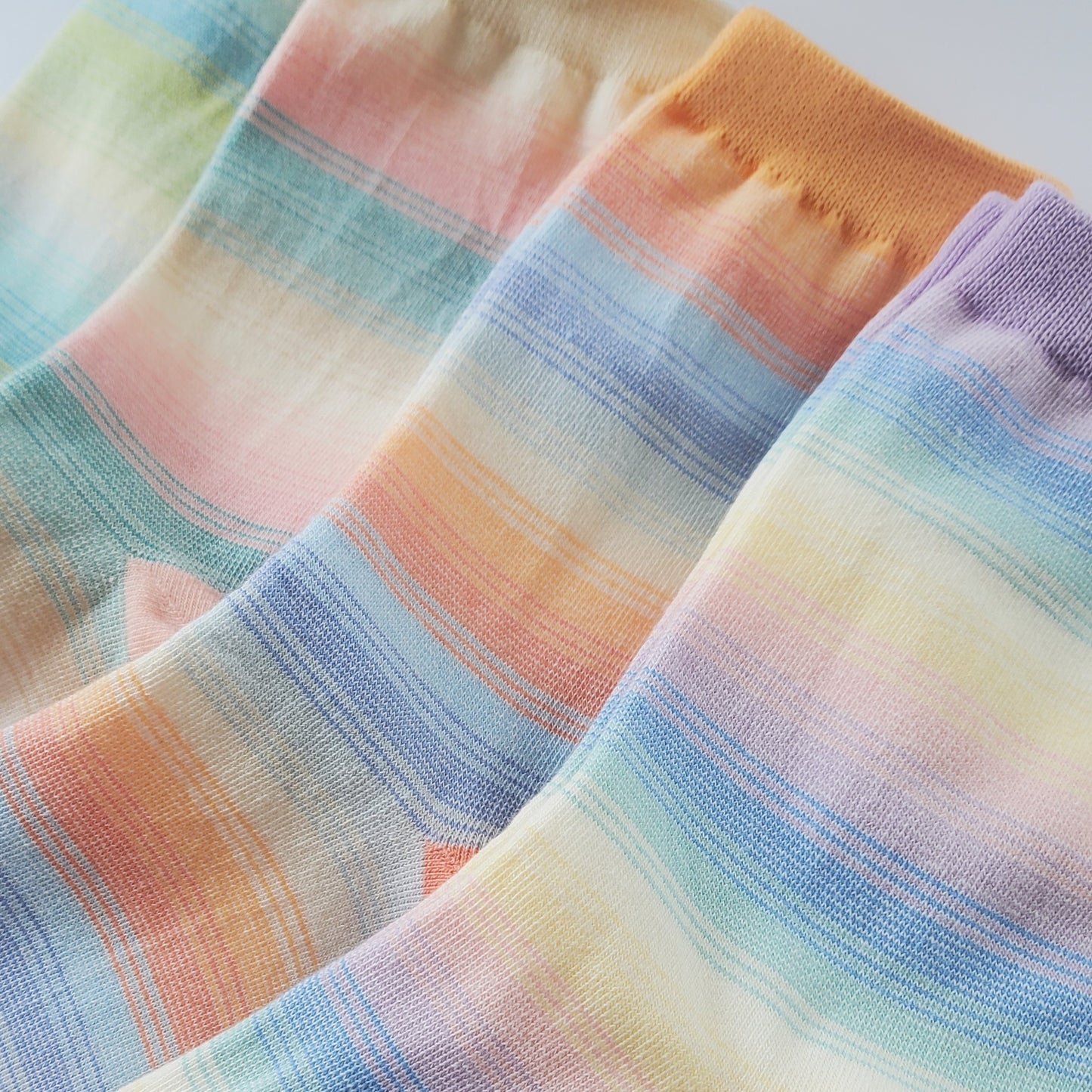 Lovely Colour Gradation Women's Cotton Socks [4 Colours available]